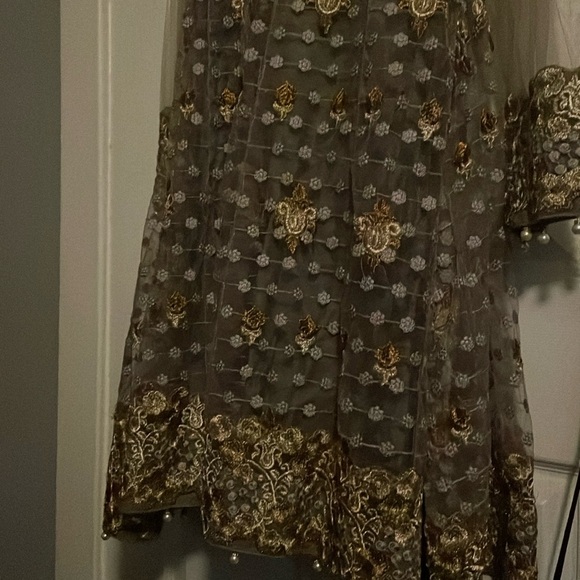Brand new 3 piece embroidered net suit with gharara style pant - Picture 2 of 7